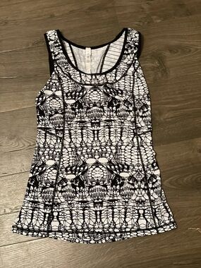 Black & White Graphic Mesh-Style Tank Top Lululemon